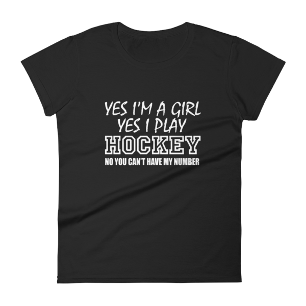 Yes I’m a Girl – Women’s T-Shirt