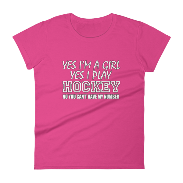 Yes I’m a Girl – Women’s T-Shirt