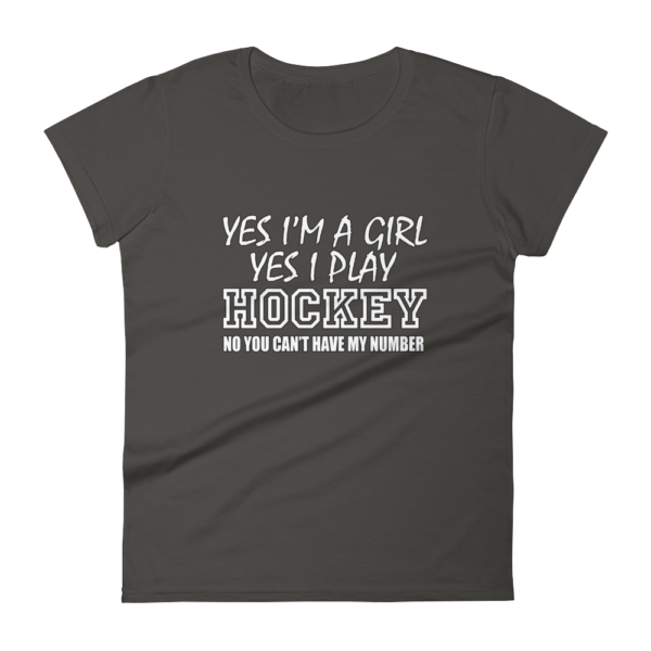 Yes I’m a Girl – Women’s T-Shirt