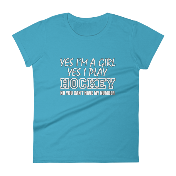 Yes I’m a Girl – Women’s T-Shirt