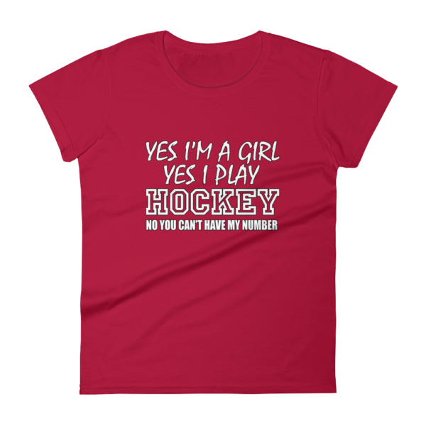 Yes I’m a Girl – Women’s T-Shirt